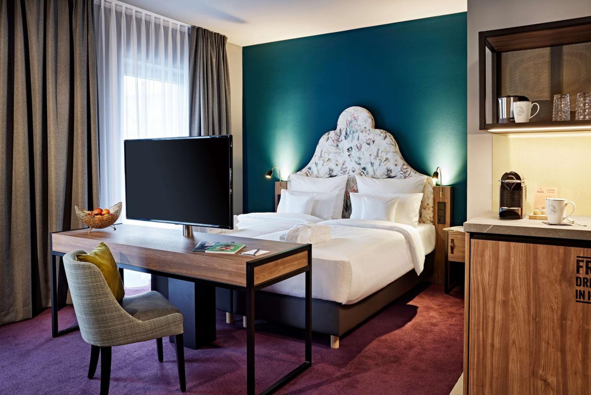 Me And Oberkassel, By Hyatt Düsseldorf